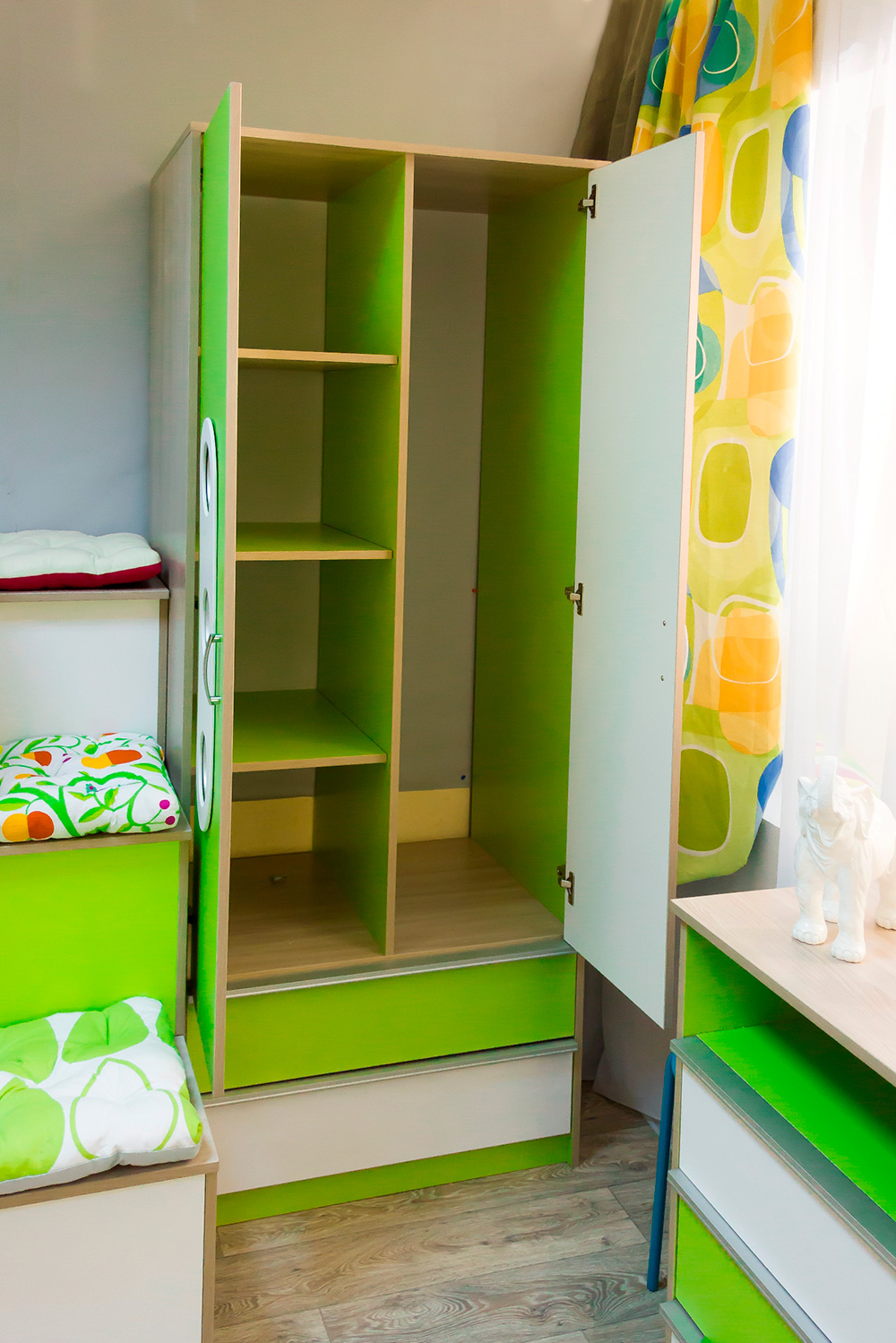 многофункциональный шкаф в детскую комнату